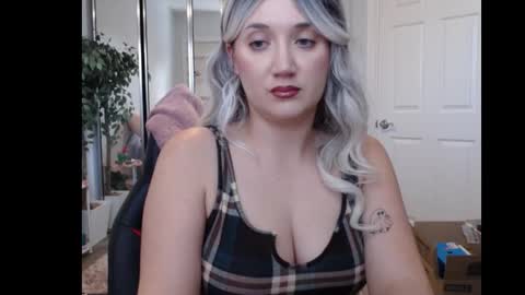 Snapshot of goddessemmy chatting on November 2025 09:04:01 PM Goddess Emmy online show from November 2025 09:04:01 PM