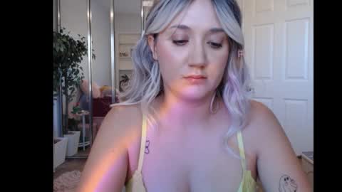 Snapshot of goddessemmy chatting on November 2025 01:22:04 PM Goddess Emmy online show from November 2025 01:22:04 PM