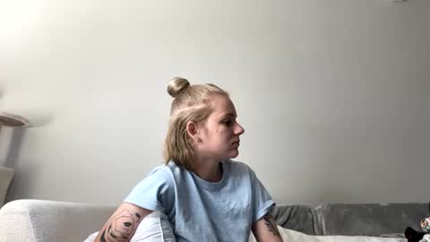 Snapshot of goddessfeyaa chatting on December 2024 02:04:01 PM feyaa22 online show from December 2024 02:04:01 PM