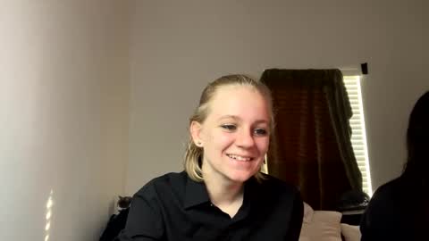 Snapshot of goddessfeyaa chatting on December 2024 02:22:01 PM feyaa22 online show from December 2024 02:22:01 PM