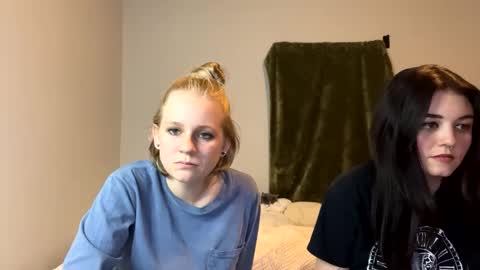 Snapshot of goddessfeyaa chatting on December 2024 11:47:01 PM feyaa22 online show from December 2024 11:47:01 PM