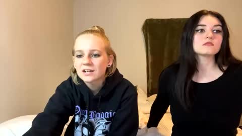 Snapshot of goddessfeyaa chatting on December 2024 04:25:01 PM feyaa22 online show from December 2024 04:25:01 PM