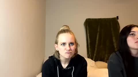 Snapshot of goddessfeyaa chatting on December 2024 11:03:01 PM feyaa22 online show from December 2024 11:03:01 PM