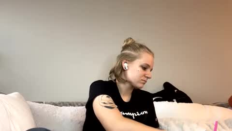 Snapshot of goddessfeyaa chatting on December 2024 04:31:01 PM feyaa22 online show from December 2024 04:31:01 PM