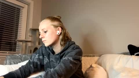 Snapshot of goddessfeyaa chatting on December 2024 02:37:02 AM feyaa22 online show from December 2024 02:37:02 AM