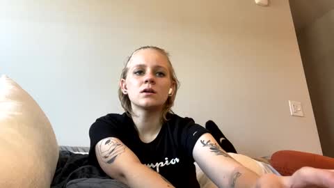 Snapshot of goddessfeyaa chatting on December 2024 06:53:02 PM feyaa22 online show from December 2024 06:53:02 PM