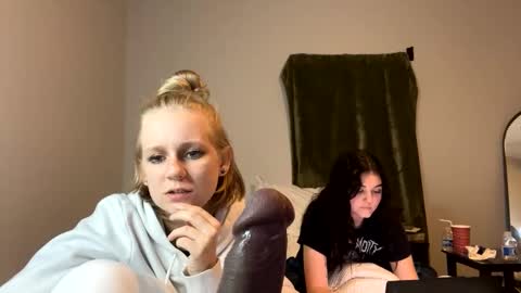 Snapshot of goddessfeyaa chatting on December 2024 03:13:02 AM feyaa22 online show from December 2024 03:13:02 AM