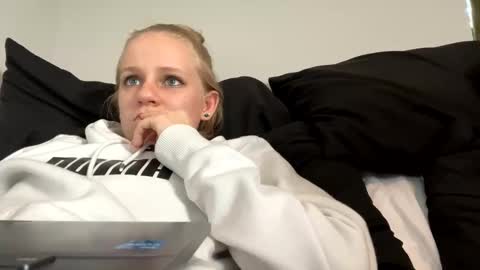 Snapshot of goddessfeyaa chatting on December 2024 07:42:02 PM feyaa22 online show from December 2024 07:42:02 PM