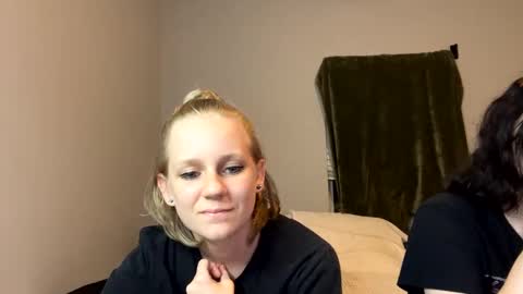 Snapshot of goddessfeyaa chatting on December 2024 02:01:02 AM feyaa22 online show from December 2024 02:01:02 AM