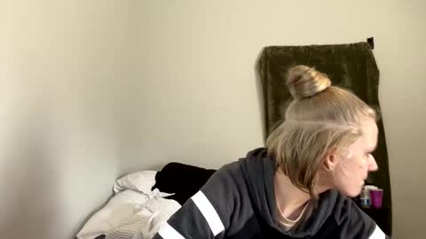 Snapshot of goddessfeyaa chatting on December 2024 05:40:01 PM feyaa22 online show from December 2024 05:40:01 PM