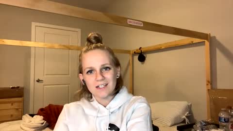 Snapshot of goddessfeyaa chatting on February 2025 01:27:02 AM feyaa22 online show from February 2025 01:27:02 AM