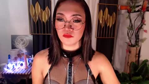 quinnie online show from December 2024 04:16:02 AM