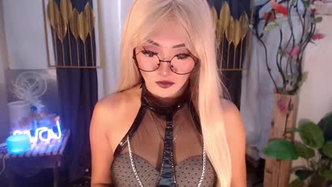 quinnie online show from January 2025 01:02:01 AM
