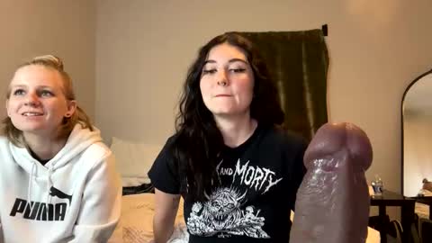 Snapshot of goddessshadowraven chatting on December 2024 05:47:02 PM Goddess Raven online show from December 2024 05:47:02 PM