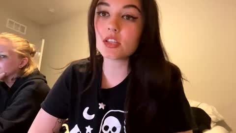 Snapshot of goddessshadowraven chatting on January 2025 12:59:01 AM Goddess Raven online show from January 2025 12:59:01 AM