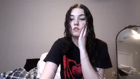 Snapshot of goddessshadowraven chatting on January 2025 01:32:01 AM Goddess Raven online show from January 2025 01:32:01 AM