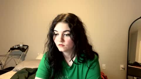 Snapshot of goddessshadowraven chatting on January 2025 02:04:01 AM Goddess Raven online show from January 2025 02:04:01 AM