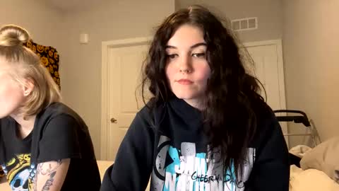 Snapshot of goddessshadowraven chatting on January 2025 01:31:01 AM Goddess Raven online show from January 2025 01:31:01 AM