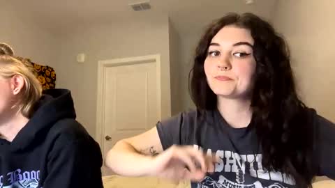 Snapshot of goddessshadowraven chatting on January 2025 01:18:02 AM Goddess Raven online show from January 2025 01:18:02 AM