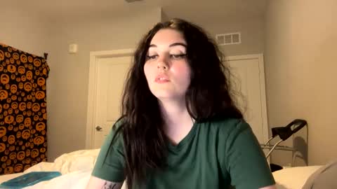 Snapshot of goddessshadowraven chatting on February 2025 01:45:01 AM Goddess Raven online show from February 2025 01:45:01 AM