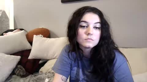 Snapshot of goddessshadowraven chatting on February 2025 02:17:02 AM Goddess Raven online show from February 2025 02:17:02 AM