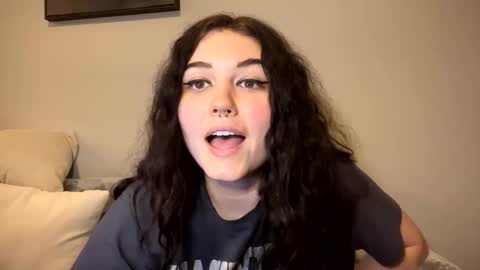 Snapshot of goddessshadowraven chatting on February 2025 01:09:02 AM Goddess Raven online show from February 2025 01:09:02 AM