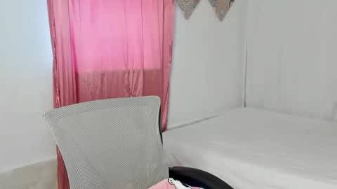 Snapshot of gold_curlscb chatting on July 2026 05:18:02 PM Mary online show from July 2026 05:18:02 PM