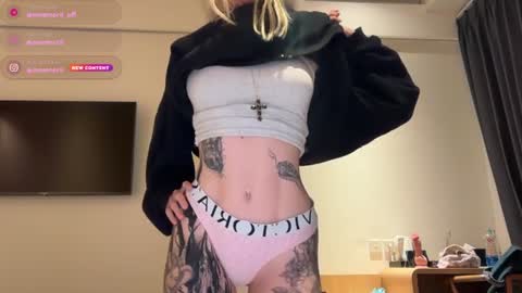 Snapshot of golden_alinee chatting on June 2026 01:06:02 PM Aline meow online show from June 2026 01:06:02 PM
