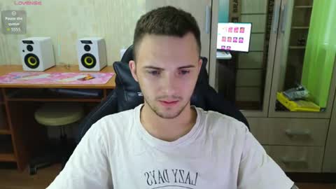 Golden boyyy21 online show from July 2026 04:46:02 PM