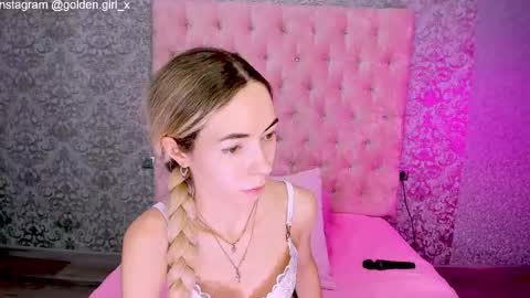 Snapshot of golden_girl__ chatting on November 2025 01:49:02 AM golden girl online show from November 2025 01:49:02 AM