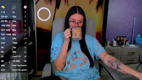 Snapshot of goldenwitchx chatting on November 2025 06:03:02 AM Polina online show from November 2025 06:03:02 AM