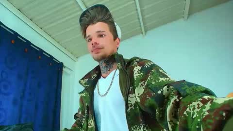 Snapshot of goldy_loyal99 chatting on September 2025 10:42:01 PM Goldy Loyal93 online show from September 2025 10:42:01 PM