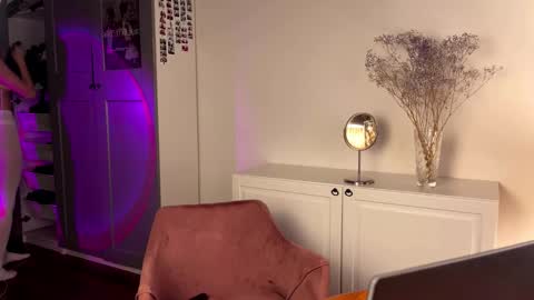 Snapshot of goldydee chatting on November 2025 07:25:01 PM Dee online show from November 2025 07:25:01 PM