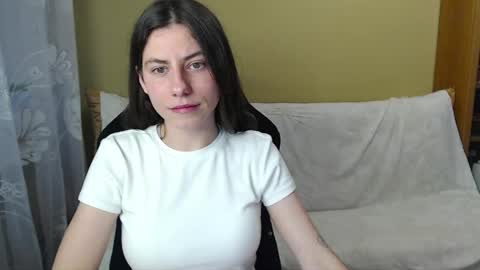 Snapshot of good__night chatting on June 2026 05:18:01 PM Elizabeth Effie online show from June 2026 05:18:01 PM
