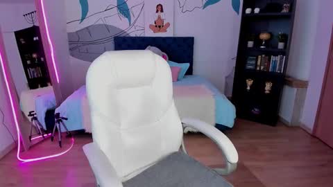 Alice online show from December 2025 07:20:01 PM