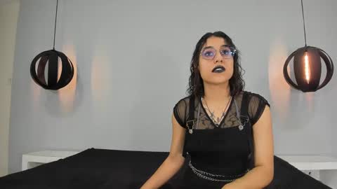 Snapshot of gothictemptress_ chatting on January 2025 04:24:01 PM karen online show from January 2025 04:24:01 PM