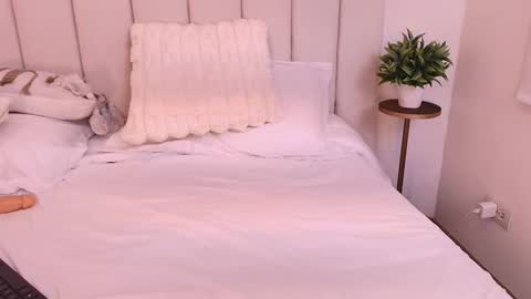 Grace  online show from October 2025 01:37:01 AM