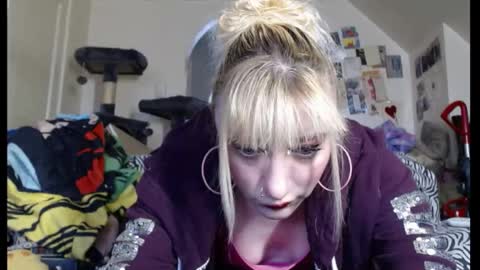 gracielynne1989 online show from April 2026 06:53:02 PM