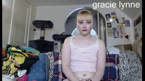 gracielynne1989 online show from April 2026 06:32:02 PM