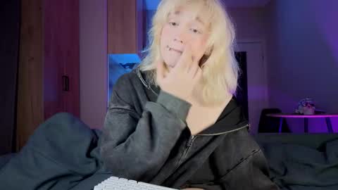 Greg-independent model online show from September 2025 09:25:02 PM