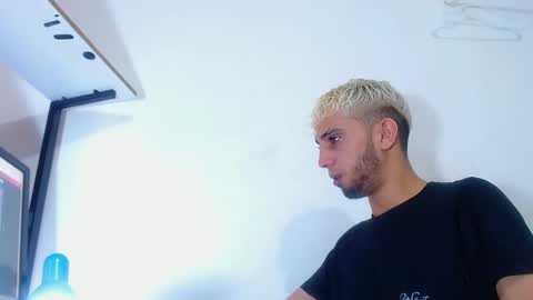 Snapshot of gregory_hardxx chatting on September 2025 11:18:02 PM GREGORY online show from September 2025 11:18:02 PM