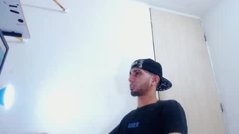 Snapshot of gregory_hardxx chatting on November 2025 03:27:01 AM GREGORY online show from November 2025 03:27:01 AM