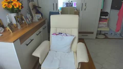 Snapshot of gretamilf chatting on June 2026 05:37:01 PM GretaMilf online show from June 2026 05:37:01 PM