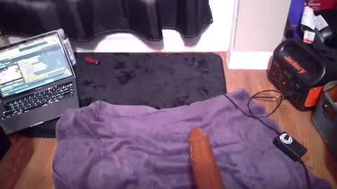 Snapshot of gswaze12 chatting on November 2025 06:13:01 AM GSwaze online show from November 2025 06:13:01 AM