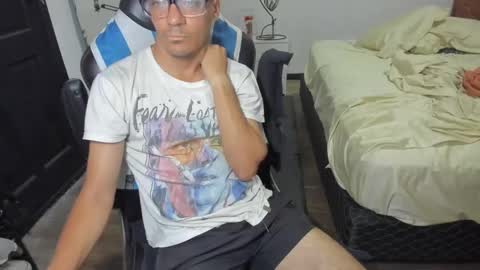 guachin_new online show from December 2024 09:33:01 PM