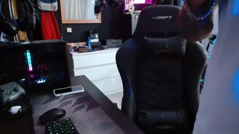 Snapshot of guayaco_ chatting on November 2025 08:03:01 PM Guayaco online show from November 2025 08:03:01 PM