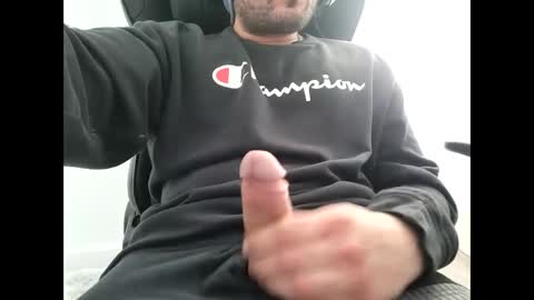 Snapshot of guidoforyou chatting on December 2024 05:11:01 PM guidoforyou online show from December 2024 05:11:01 PM