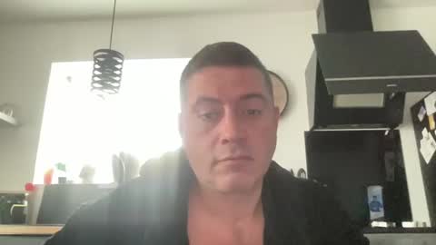 guil0 online show from November 2025 11:32:02 AM