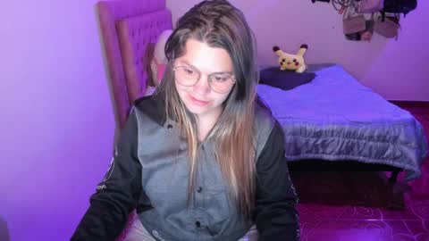 Hello Im Julieta Im 25 years old welcome to my room have fun and be happy. online show from January 2025 02:53:01 AM