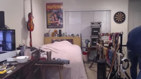 Mario online show from November 2025 12:18:01 PM